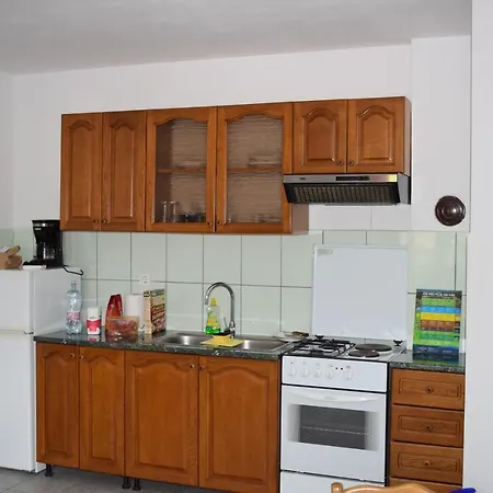 Malinska-kajkic アパート マリンスカ